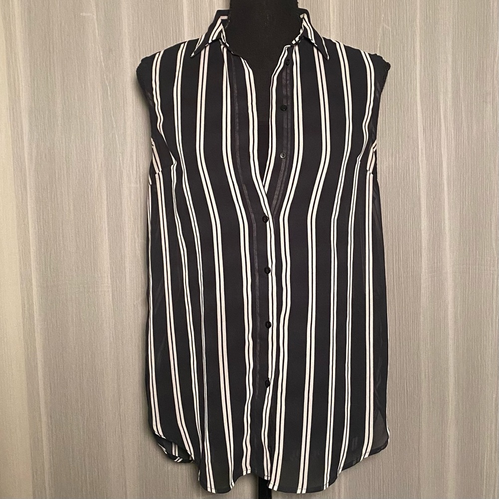 B&W Striped Sleeveless Button Up Top